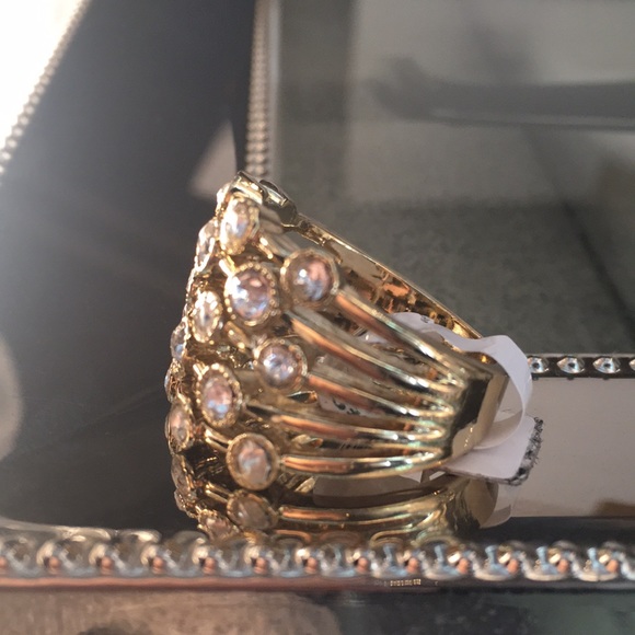 Gorgeous Gold and Crystals accents Fashion Ring - Picture 4 of 5
